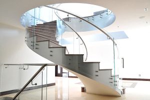Glazen trap en traptreden